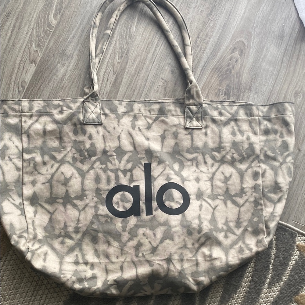 ALO Yoga Tan Tote Bag ORIGINAL WITH TAGS